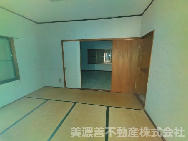 ６７３８９　岐阜市鷺山東中古戸建ての和室