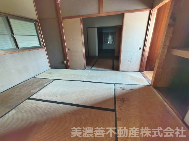 ６７３８９　岐阜市鷺山東中古戸建ての和室