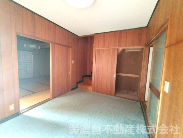 ６７３８９　岐阜市鷺山東中古戸建ての洋室