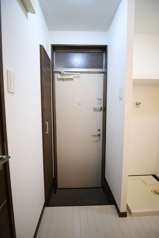 ロザリオカーサⅦ 387の玄関