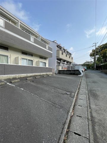 シャトレ隈IIIの駐車場