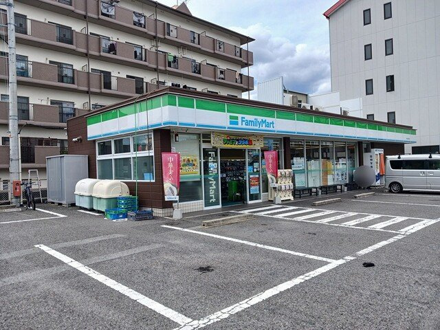 西堤本通西３丁目アパートの周辺|ファミリーマート西堤本通西店まで370m