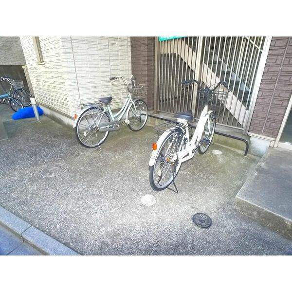 シャーメゾン美樹の駐車場