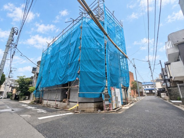 中野区南台3丁目　新築戸建の前面道路含む現地写真|2026.09.12撮影

現地ご見学希望・資料請求などお気軽にお問い合わせ下さい！
03-5990-5201