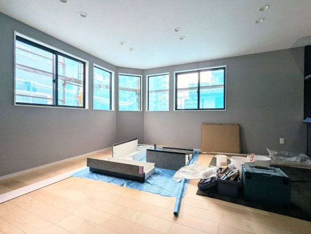中野区南台3丁目　新築戸建の居間・リビング|2026.09.12撮影

現地ご見学希望・資料請求などお気軽にお問い合わせ下さい！
03-5990-5201