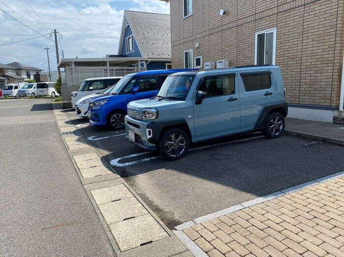 リビングタウン舟橋弐番館の駐車場