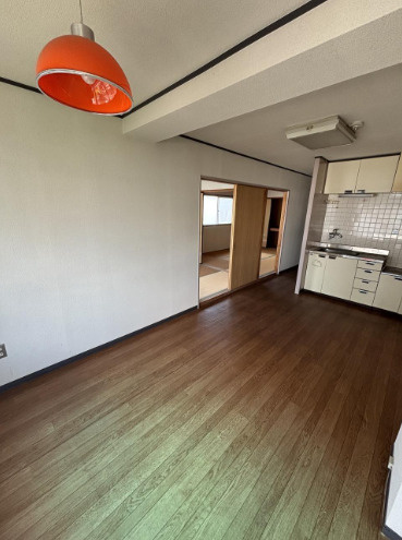 「アクセス良好＆近隣施設充実」高知市高須1丁目　コーポ光正　中古マンションの居間・リビング|スッキリシンプルな内装で家具を配置しやすいLDK♪
