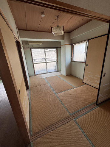 「アクセス良好＆近隣施設充実」高知市高須1丁目　コーポ光正　中古マンションの和室|続き間の和室は襖を開放して広く使うこともできます♪