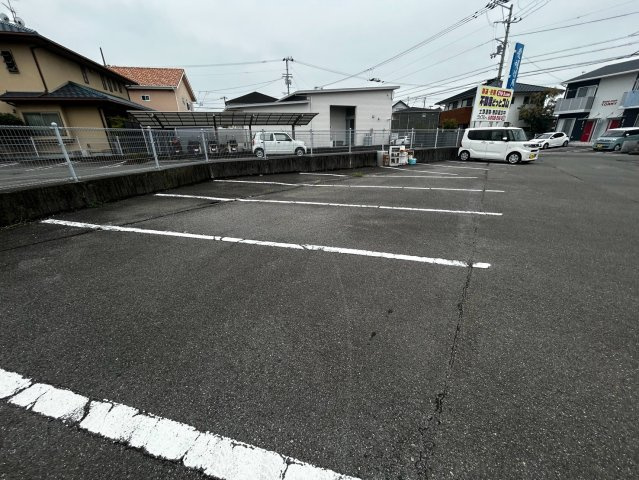 ＪＯＹ　リーフ　若草の駐車場