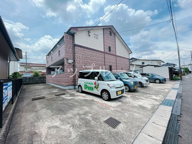 サンセール旭の駐車場