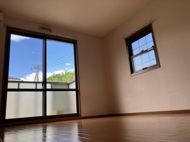 横浜市港北区鳥山町のアパートの居間・リビング