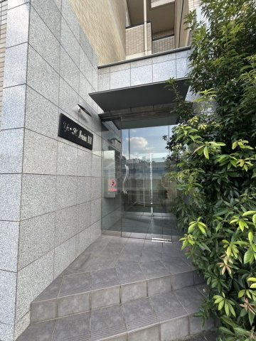 Y・KマンションⅢのエントランス