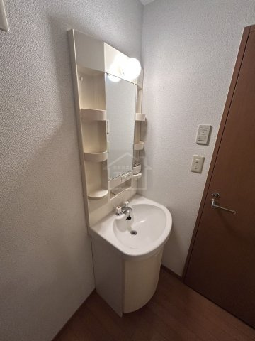 Y・KマンションⅢの独立洗面台