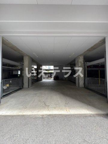 レジディア三宮東の駐車場
