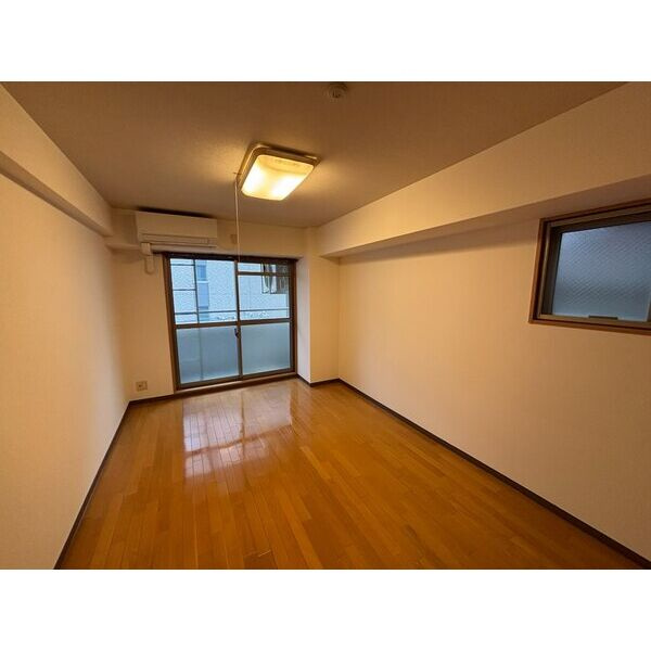 B-RISE元町の洋室