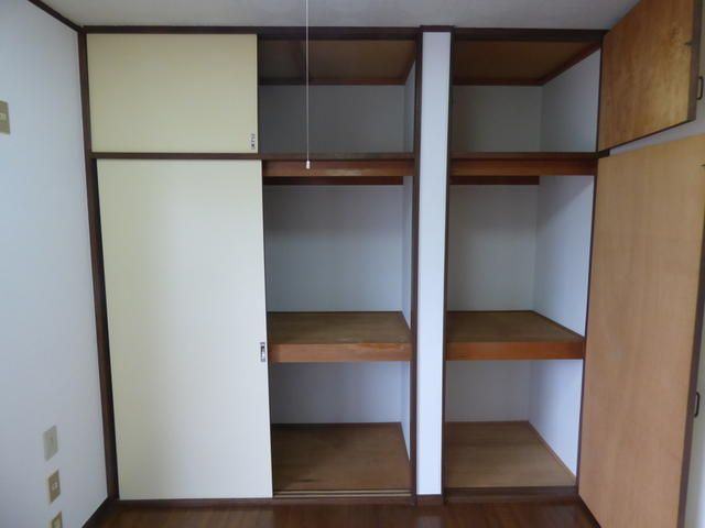 入間市大字下藤沢の賃貸マンションの収納