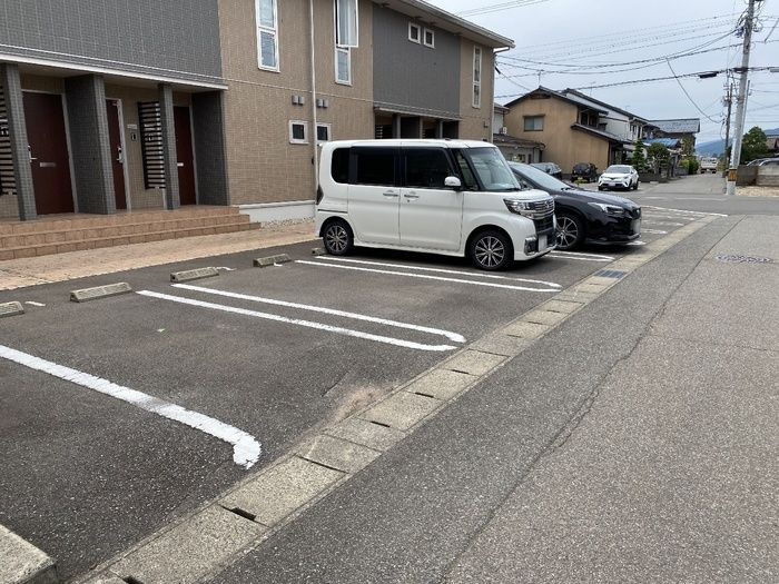 バレンティアの駐車場