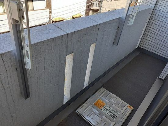 ペンディーオ ソプラ 夢見ヶ崎のバルコニー