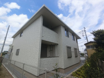 ウーナ フェリチタ ヤハギの画像