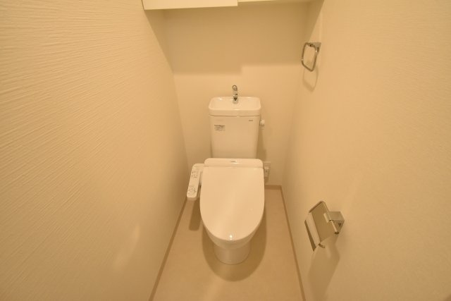西宮市鳴尾町５丁目の賃貸マンションのトイレ