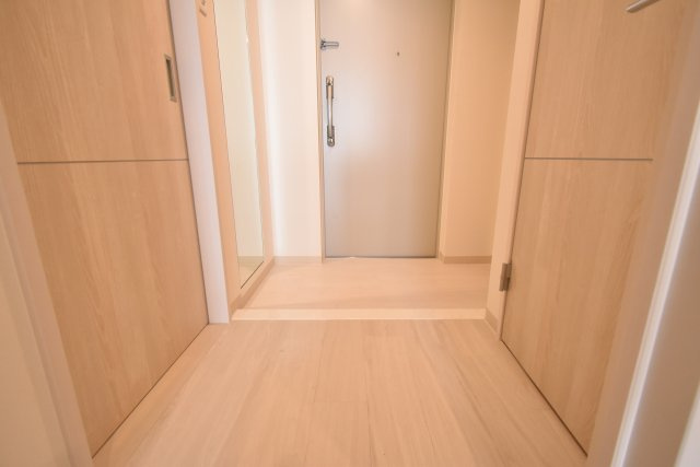 西宮市鳴尾町５丁目の賃貸マンションの玄関