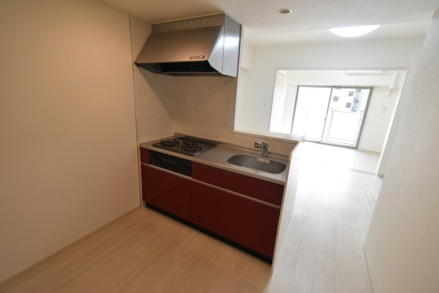 西宮市鳴尾町５丁目の賃貸マンションのキッチン