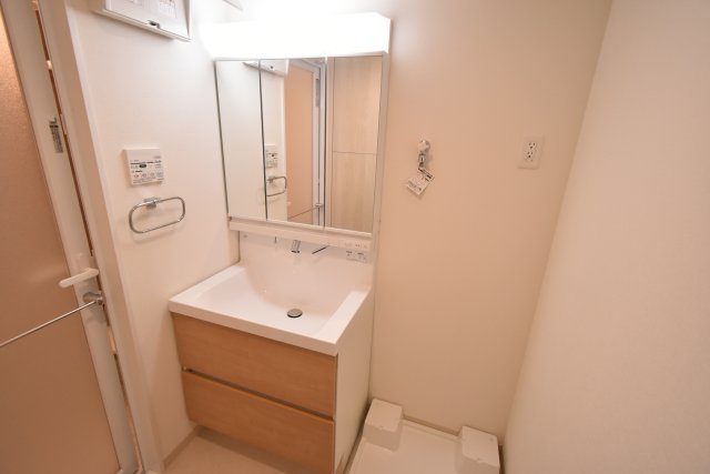 西宮市鳴尾町５丁目の賃貸マンションの洗面所