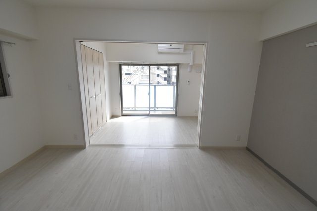 西宮市鳴尾町５丁目の賃貸マンションの居間・リビング