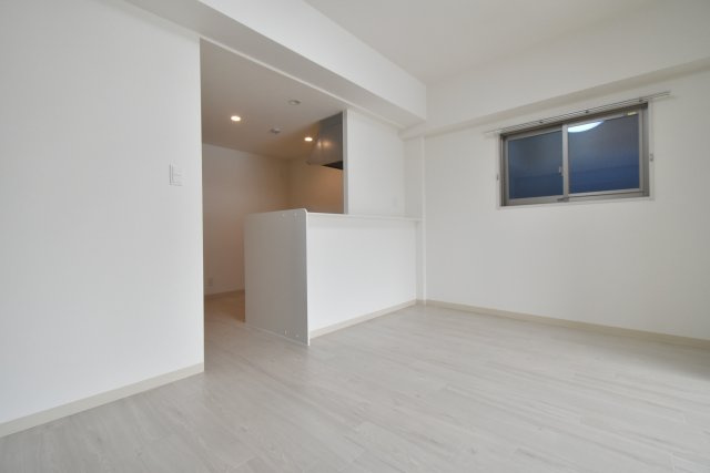 西宮市鳴尾町５丁目の賃貸マンションの居間・リビング