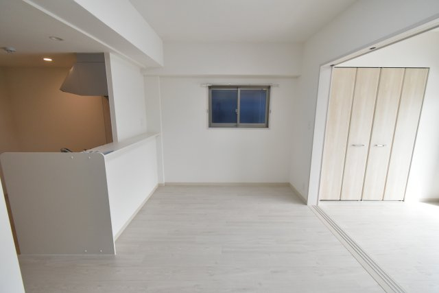 西宮市鳴尾町５丁目の賃貸マンションの居間・リビング