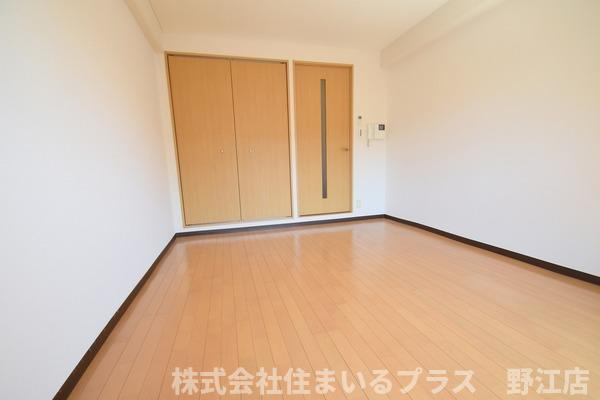 ヒーズの洋室