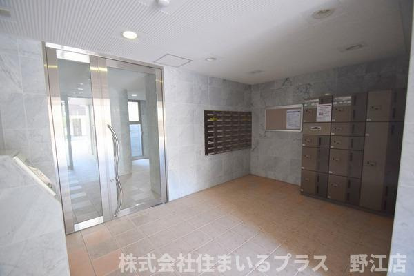 ヒーズのエントランス