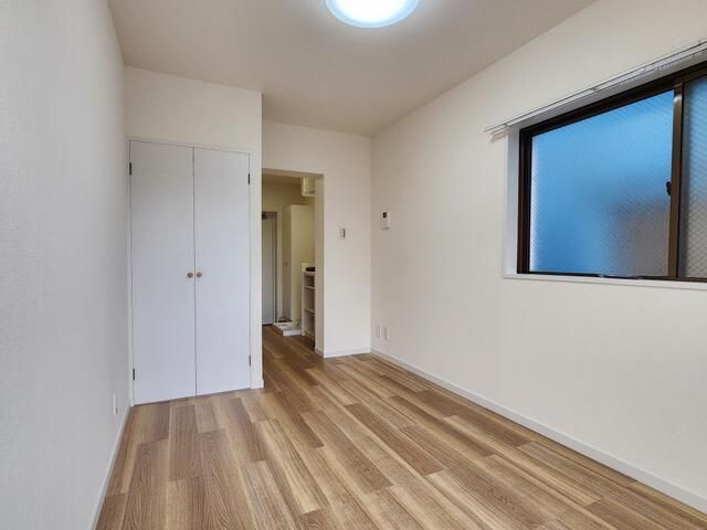 川崎市多摩区登戸新町の賃貸マンションの居間・リビング