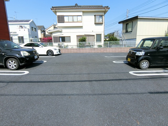 メゾンド・リエールの駐車場
