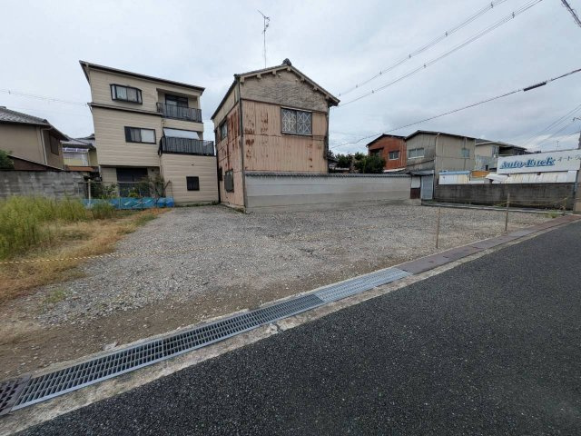 八尾市東久宝寺3丁目の駐車場