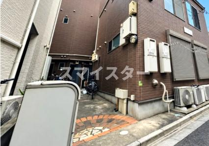 足立区千住大川町のアパートのエントランス