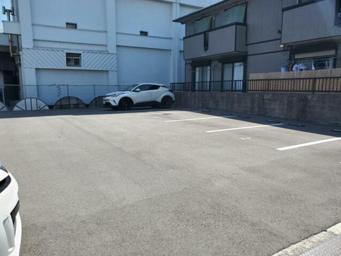 グレイスリンデンバンⅤの駐車場
