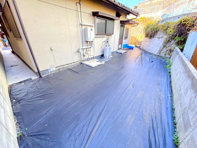 青崎東貸家の庭