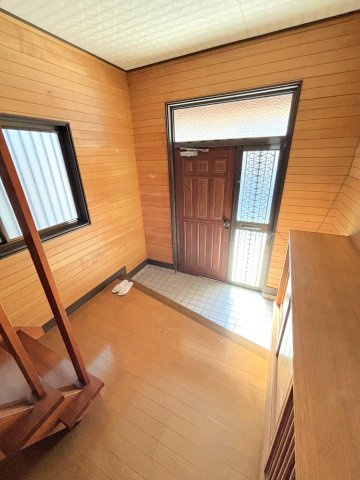 青崎東貸家の玄関