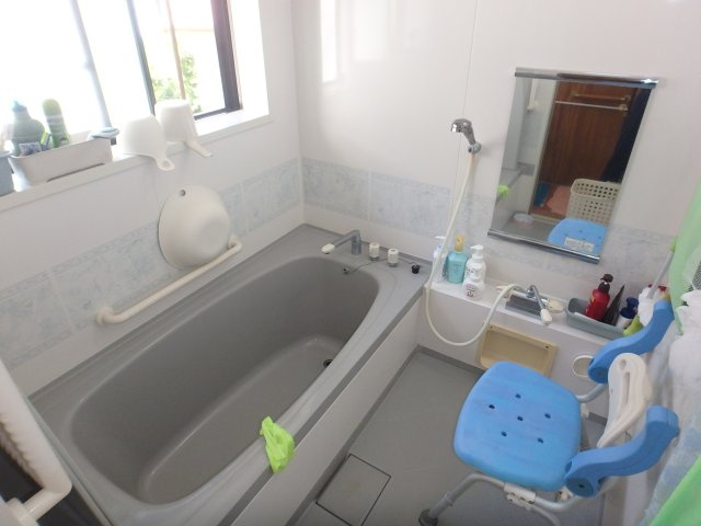 S1808H　白浜平屋中古住宅の浴室|ゆったり過ごせるお風呂です