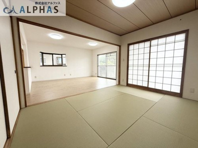 【和室】 | コンフォール学園緑ヶ丘第2 | ■客間やお子様との遊び場としても使える和室あり♪■ＬＤＫ＋和室を開放すればLDK約21.6帖の広々スペースになります♪