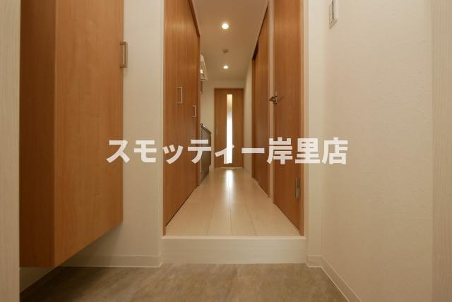 テラ西田辺の玄関