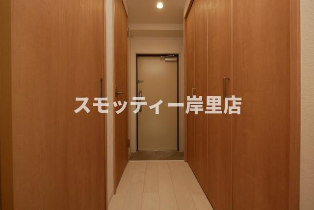 テラ西田辺の玄関