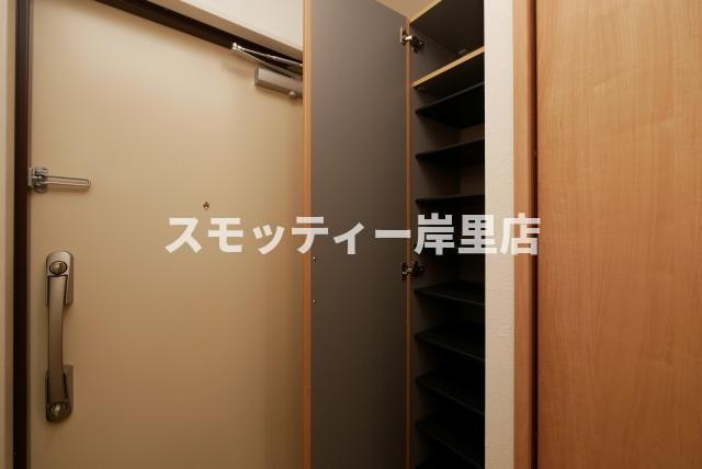 テラ西田辺の収納