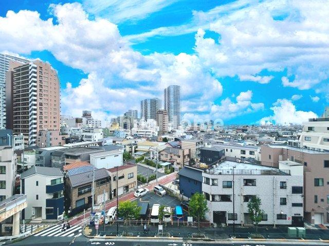 キャッスルマンション小岩の展望|手を伸ばせば、ふれることが出来そうな環境が、そのままインテリアになったような印象です。その豊かな眺望にふさわしい空間には、通風・採光にも優れ、心地よい光と風があふれています
