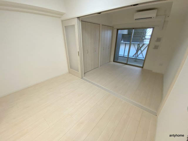 ATKレジデンスなんば　仲介手数料無料の居間・リビング