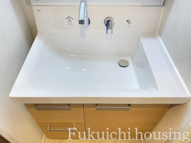 メゾン　アイティー　キングの独立洗面台