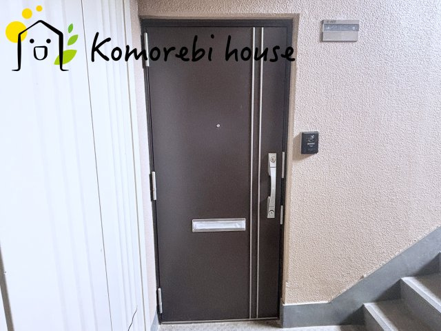 蓮田駅前住宅　六号棟の玄関|26.10.4 撮影
