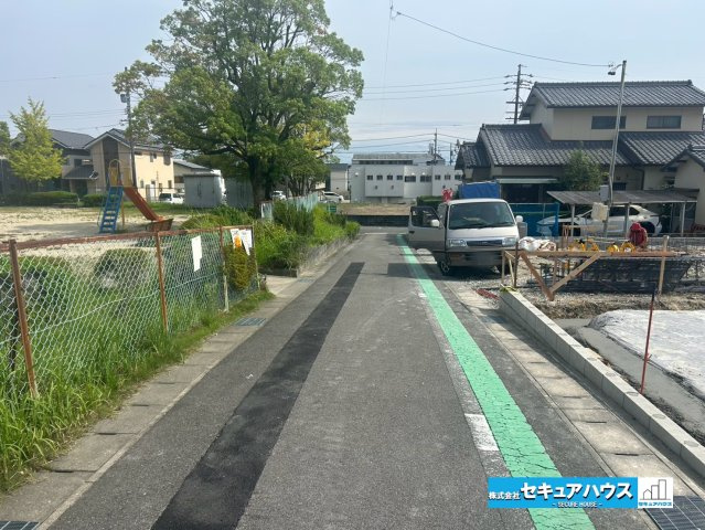 【同施工物件ご案内可能】豊明市二村台　全3棟の前面道路含む現地写真|【南東側道路（2．3号棟側前面道路）】
■株式会社　セキュアハウス　豊明店■
住宅ローンに強く、知識、経験豊富なスタッフ在籍
お客様に寄り添い、ご成約後もサポート致します。　　　　　　　　　　　　　　
