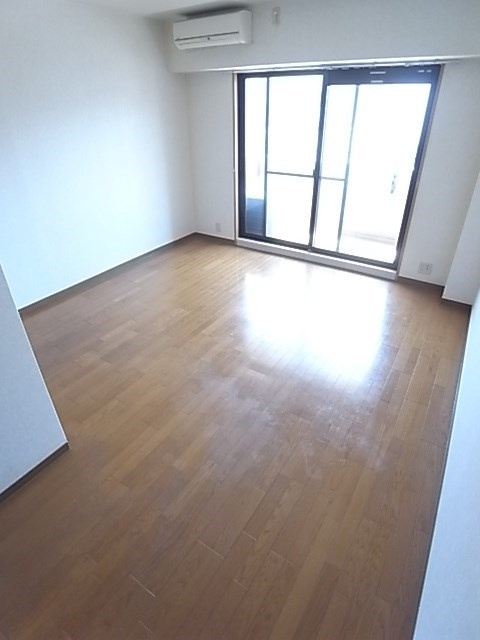 マーガレットハイツ（南塚口町3丁目）の居間・リビング